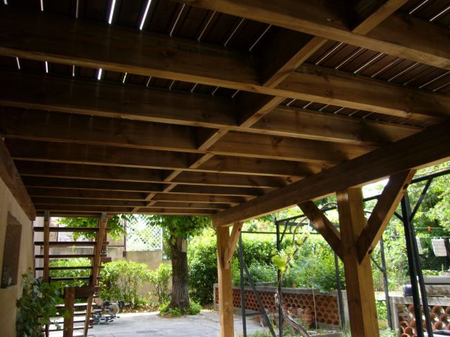 Terrasse en bois sur poteaux à Aix en provence